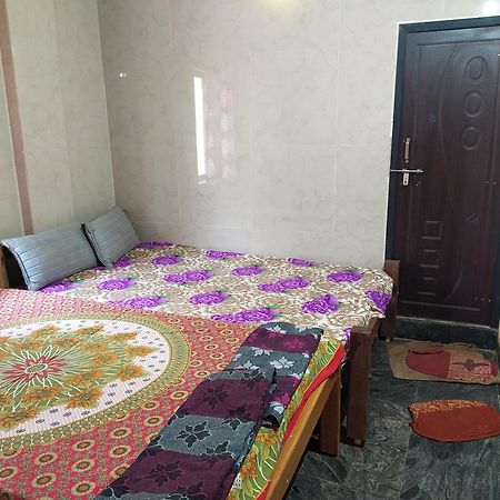 Sarvesh Arundekar Home Stay In Beach Side Ac Room ゴカルナ エクステリア 写真