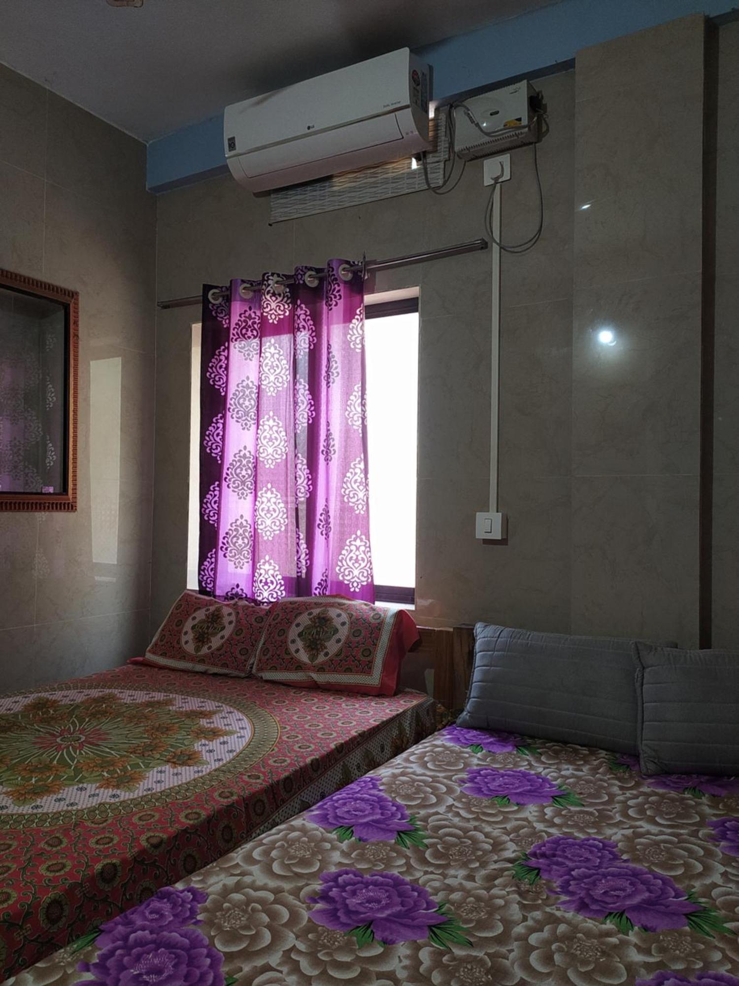 Sarvesh Arundekar Home Stay In Beach Side Ac Room ゴカルナ エクステリア 写真