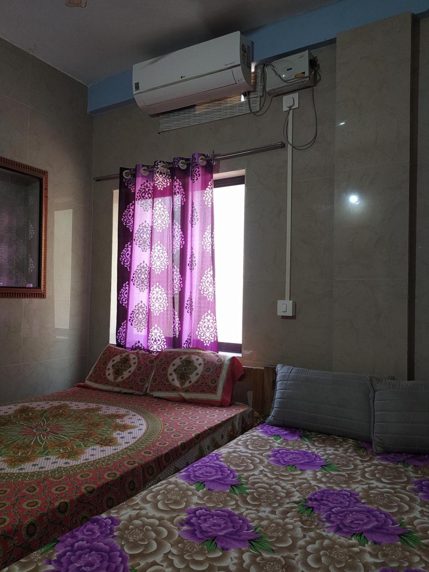 Sarvesh Arundekar Home Stay In Beach Side Ac Room ゴカルナ エクステリア 写真