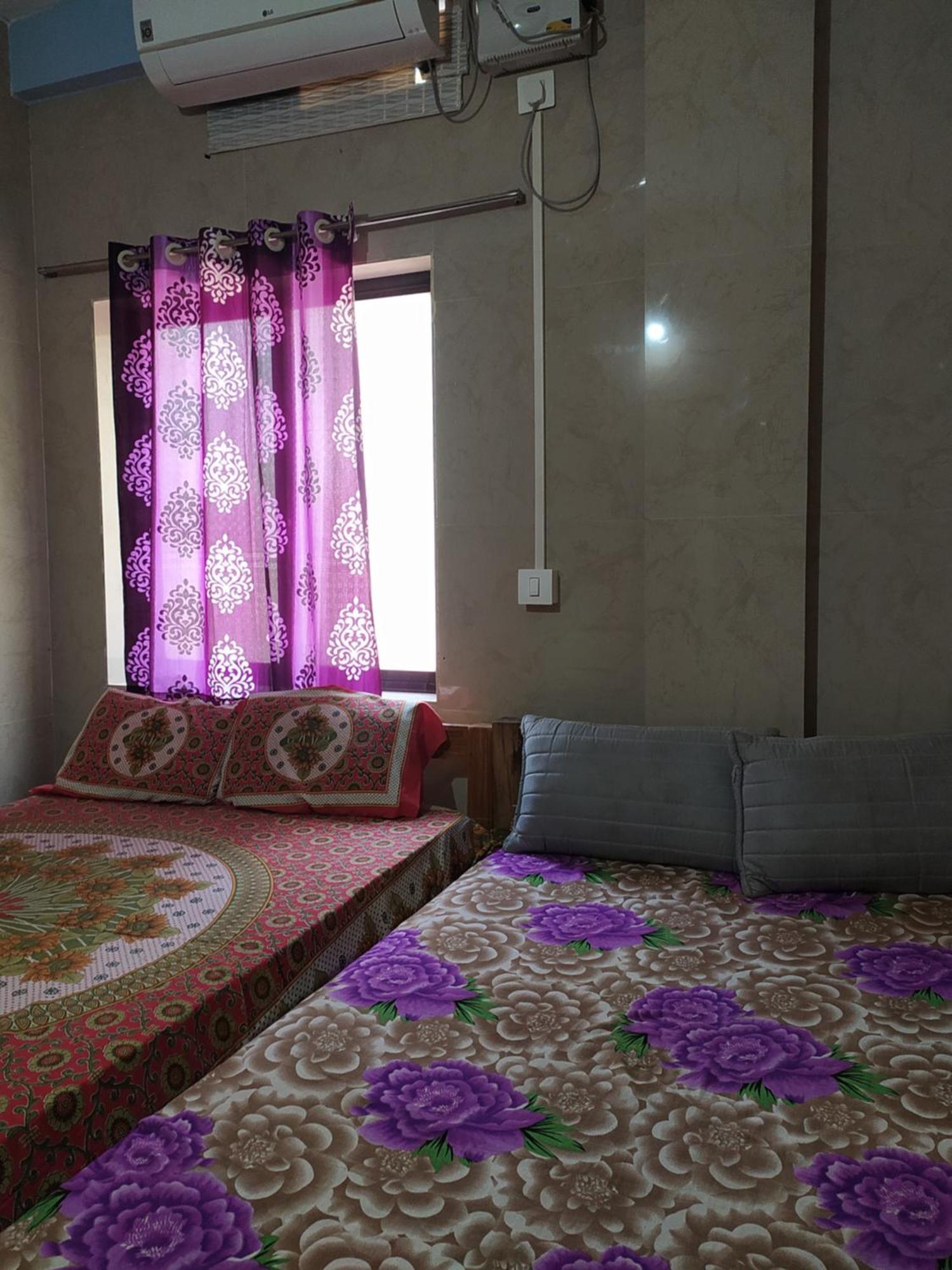 Sarvesh Arundekar Home Stay In Beach Side Ac Room ゴカルナ エクステリア 写真